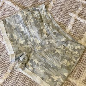 - Womans Time and Tru white grey camo 4 inch short nwot size 14